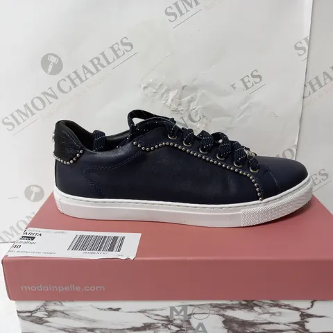 BOXED PAIR OF MODA IN PELLE ARITA NAVY LEATHER TRAINERS - SIZE 7