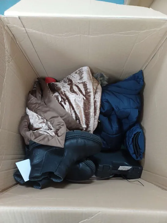 LOT OF APPROXIMATELY 15 CLOTHING, BAGS AND SHOES 