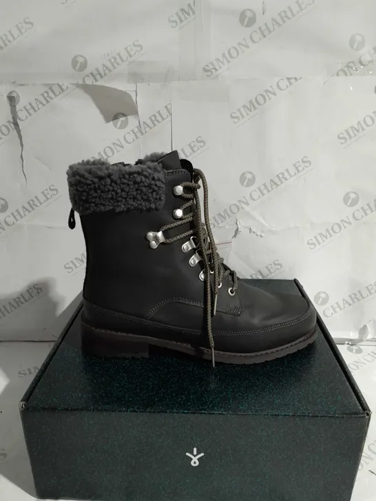  BOXED PAIRS OF EMU OKAB WATERPROOF BOOTS - DARK GREY - UK 7