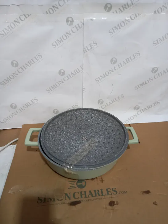 CAST ALUMLNIUM SHALLOW CASSEROLE DISH