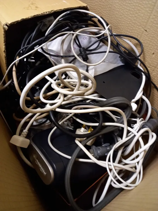 large box of assorted electrical cables approx. 40 items