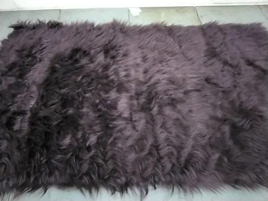 BRAND NEW BRUNS HEART HAND TUFTED PURPLE RUG- SIZE 60CM X 100CM