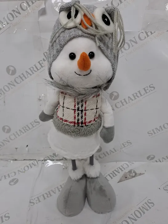 SNOW PEOPLE IN HATS DECOR PIECE RRP £45.99