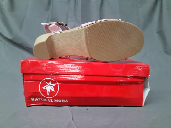 BOX OF APPROXIMATELY 10 BOXED PAIRS OF NATURAL MODA OPEN TOE BLOCK HEEL SANDALS IN PINK - VARIOUS SIZES