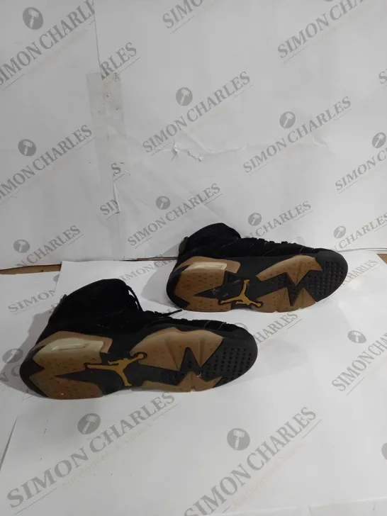 PAIR OF NIKE AIR JORDANS UK 6 BLACK/GOLD 4478757Simon Charles Auctioneers