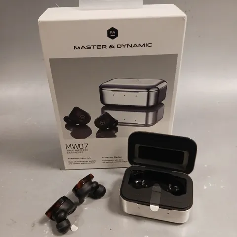 BOXED MASTER & DYNAMIC MW07 TRUE WIRELESS EARPHONES 