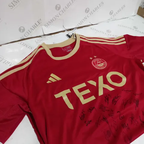 ABERDEEN FOOTBALL CLUB WITH SIGNED SIGNATURES 