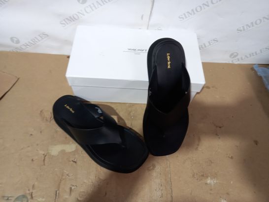 BOXED PAIR OF SHOES & OTHER STORIES BLACK FLIPFLOPS SIZE 38