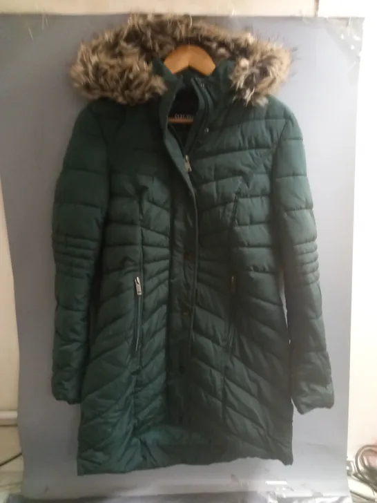 CENTIGRADE FAUC COAT IN FOREST GREEN - XS