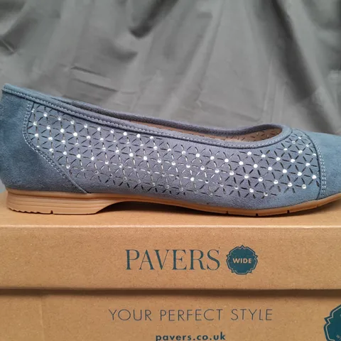 BOXED PAVERNS WIDE OPEN TOP SLIP ON SHOES IN DENIM - UK 8