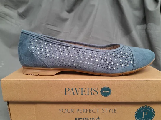 BOXED PAVERNS WIDE OPEN TOP SLIP ON SHOES IN DENIM - UK 8