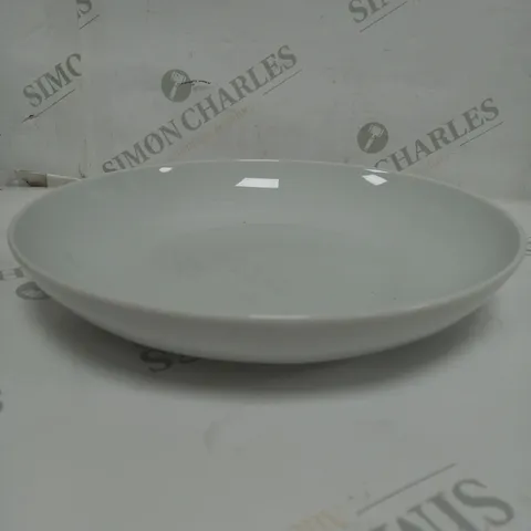 BOX OF 4 WHITE CURVED PLATES - COLLECTION ONLY