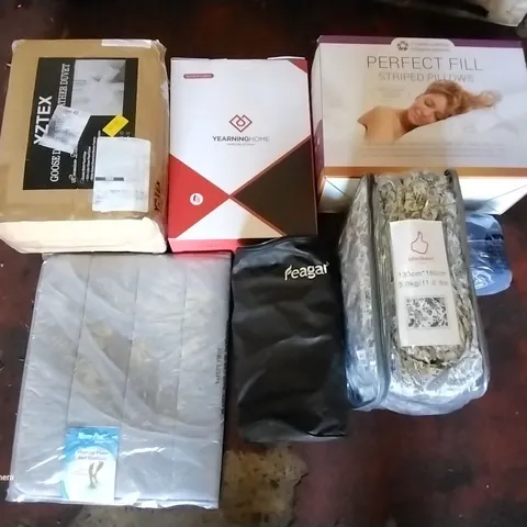 PALLET OF ASSORTED ITEMS INCLUDING PERFECT FILL STRIPED PILLOWS, MICRO-PRO MEMORY FOAM MAT, GOOSE DOWN & FEATHER DUVET, WINTHOME DUVET, BCOZZY, YEARNING HOME