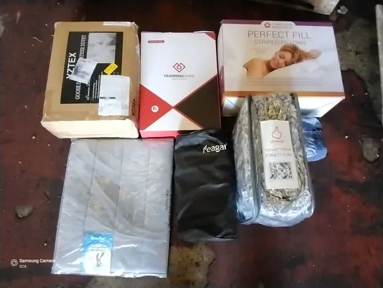 PALLET OF ASSORTED ITEMS INCLUDING PERFECT FILL STRIPED PILLOWS, MICRO-PRO MEMORY FOAM MAT, GOOSE DOWN & FEATHER DUVET, WINTHOME DUVET, BCOZZY, YEARNING HOME