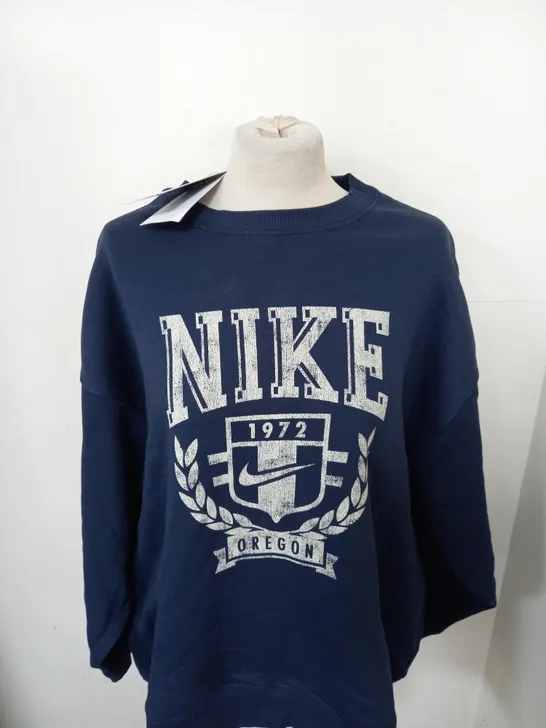 NIKE GRAPHIC SWEATSHIRT IN NAVY XS