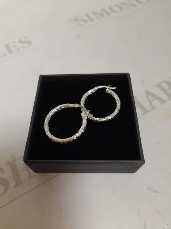 DESIGNER SILVER EFFECT HOOP EARRINGS 