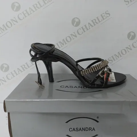 BOXED PAIR OF CASANDRA HEELED SANDALS IN BLACK SIZE 5 