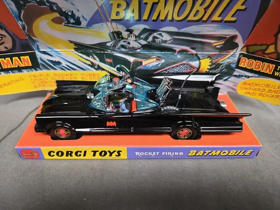 CORGI ROCKET FIRING - BATMOBILE WITH BATMAN AND ROBIN - 267