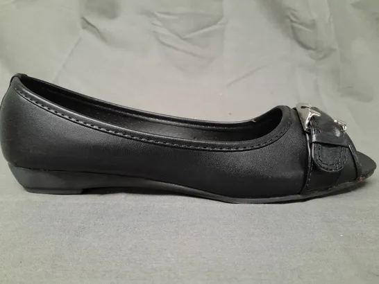 BOXED PAIR OF SOFIA PEEP TOE SLIP-ON SHOES IN BLACK EU SIZE 39