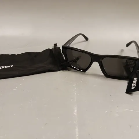 WEEKDAY PORT BLACK FRAMED SUNGLASSES 