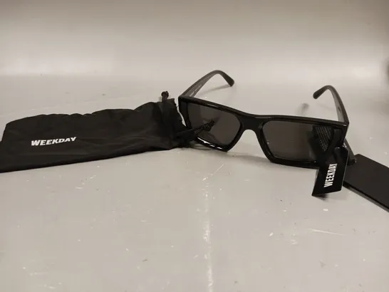 WEEKDAY PORT BLACK FRAMED SUNGLASSES 