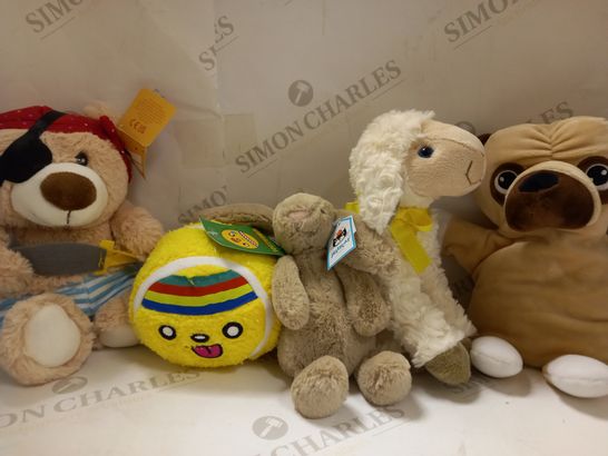 BOX OF APPROX 10 ASSORTED PLUSH SOFT TOYS TO INCLUDE PIRATE TEDDY BEAR, WIMBALLDOG, FLUFFY SHEEP