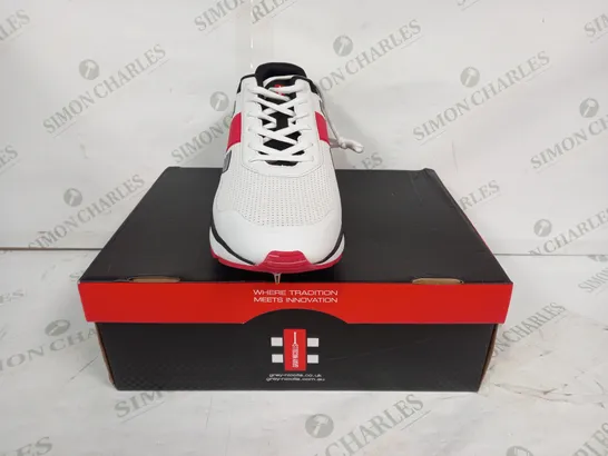 BOXED PAIR OF GRAY-NICOLLS SPIKE CRICKET TRAINERS IN WHITE/BLACK/RED UK SIZE 11