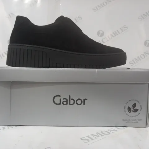 BOXED PAIR OF GABOR WONDERLAND SUEDE SHOES IN BLACK EU SIZE 38