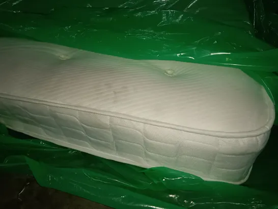 BAGGED MATTRESS - APPROX 150 X 200CM