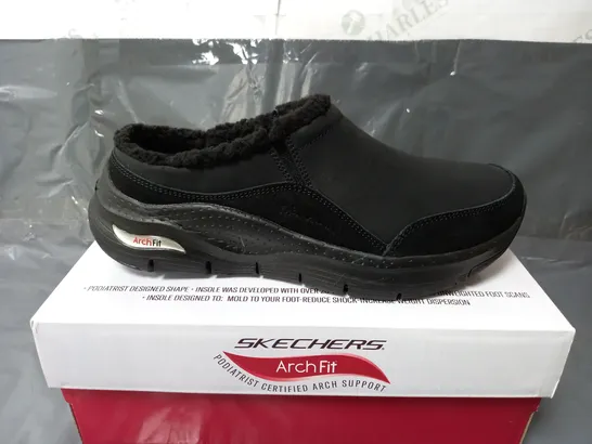 BOXED SKECHERS ARCHFIT BLACK SLIP ON SOFT SHOES - SIZE 6