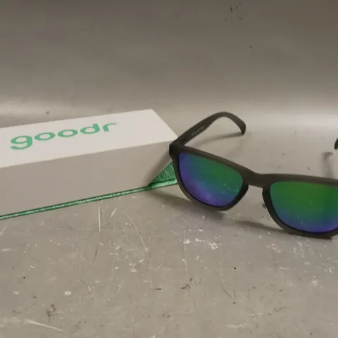 GOODR POLARIZED LENS GREY FRAME SUNGLASSES 