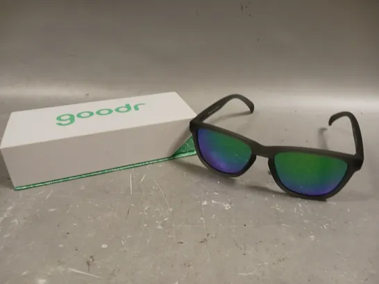 GOODR POLARIZED LENS GREY FRAME SUNGLASSES 