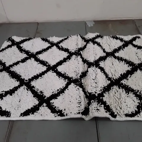 BRAND NEW PACO HOME SIDE BATH MAT 50 X 80CM