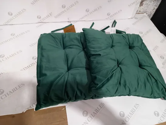 PAIR OF LINENS WORLD BED & BATH CUSHION PADS IN GREEN