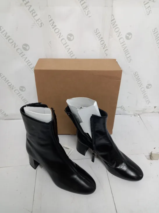 BOXED PAIR OF MNG HEELED ANKLE BOOTS IN BLACK SIZE UK 5