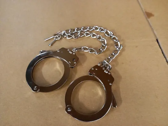 METAL HANDCUFFS WITH LONG CHAIN