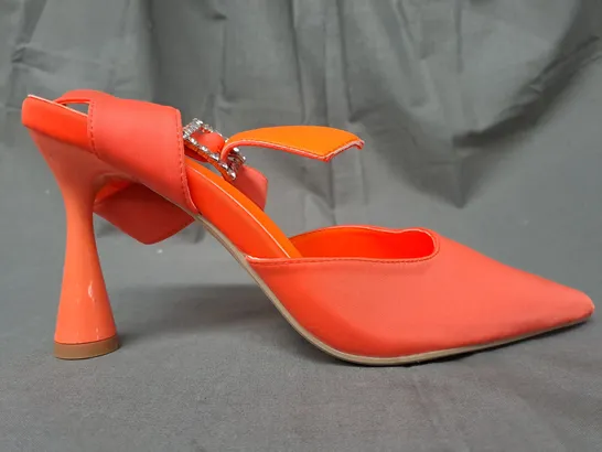 BOXED PAIR OF DESIGNER POINTED TOE HEELED SHOES IN ORANGE EU SIZE 38