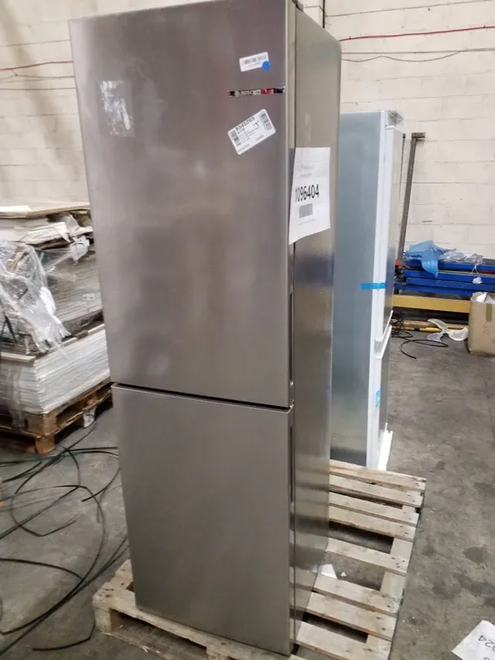 BOSCH SERIES 2 KGN27NLEAG, FREE-STANDING FRIDGE FREEZER - UNPROCESSED RAW RETURN