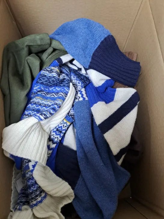 LOT OF APPROX. 10 ITEMS TO INCLUDE JUMPERS AND TROUSERS 