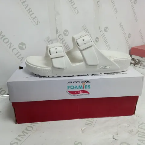 BOXED PAIR OF SKECHERS ARCH FIT FOAMIES SLIDE SANDALS IN WHITE SIZE 5