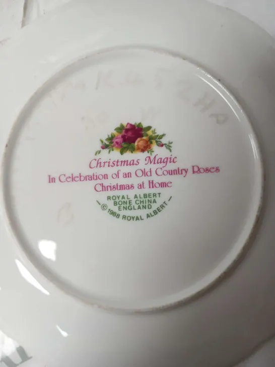 ROYAL ALBERT BONE CHINA CHRISTMAS MAGIC IN CELEBRATION OF AN OLD COUNTRY ROSES CHRISTMAS AT HOME BY FRED ERRILL PLATE 1988