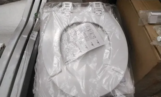 SET OF APPROXIMATELY 16 BOXED ASSORTED TOILET SEATS 