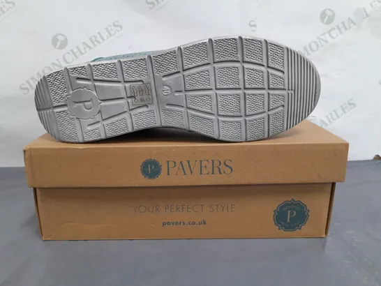 BOXED PAIR OF PAVERS SHOES IN BLUE EU SIZE 40