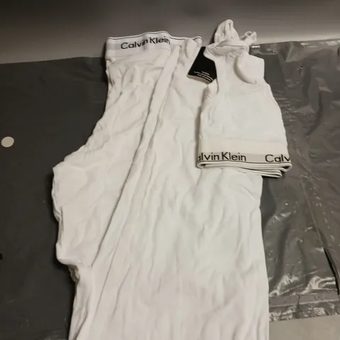 BOXED CALVIN KLEIN LADIES CROP TOP AND LEGGINGS SET WHITE SIZE XL