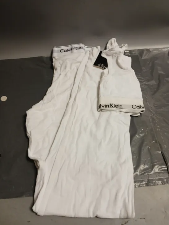 BOXED CALVIN KLEIN LADIES CROP TOP AND LEGGINGS SET WHITE SIZE XL