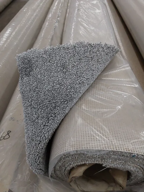 ROLL OF QUALITY DUTCHESS TWIST LIGHT GREY CARPET // SIZE: APPROXIMATELY 2.9 X 4m