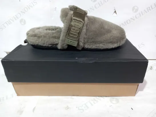 BOXED PAIR OF UGG SLIPPERS IN OLIVE UK SIZE 7