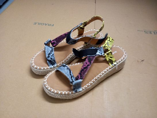 PAIR OF GLAMOUROUS WIDE FIT SANDALS - 4