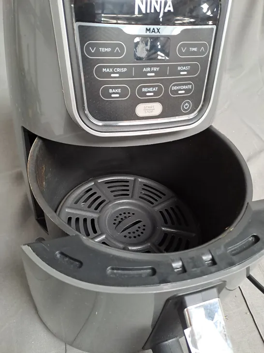 BOXED NINJA AIR FRYER MAX 5.2L AF160UK