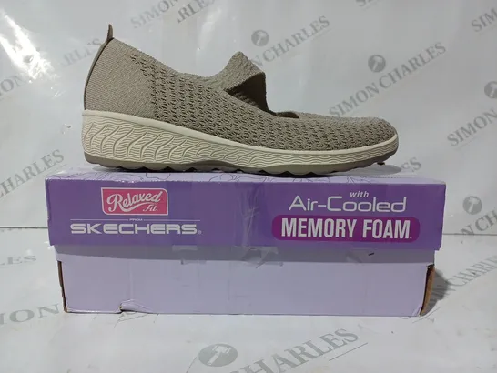 BOXED PAIR OF SKECHERS RELAXED FIT SHOES IN TAUPE UK SIZE 5